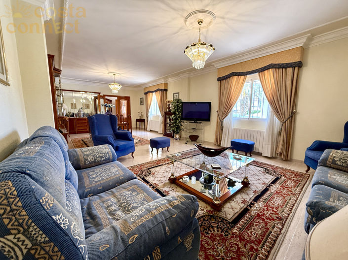 Image No.4-7 Bed Property for sale