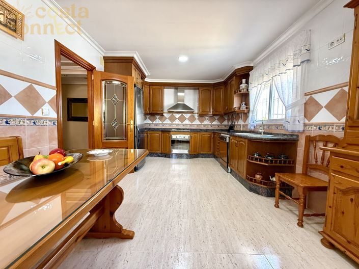 Image No.7-7 Bed Property for sale