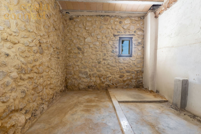 Image No.10-12 Bed Property for sale