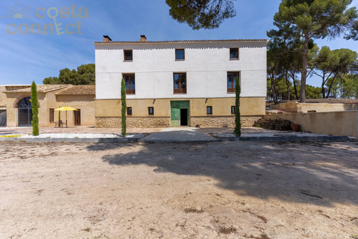 Image No.19-12 Bed Property for sale