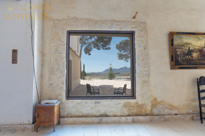 Image No.21-12 Bed Property for sale