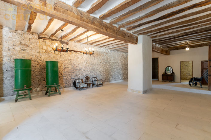 Image No.22-12 Bed Property for sale