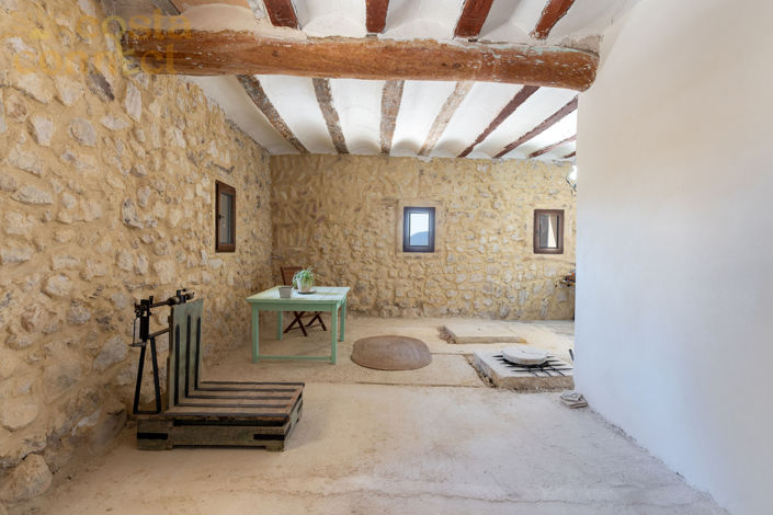 Image No.24-12 Bed Property for sale