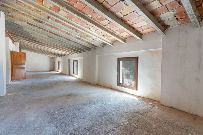 Image No.32-12 Bed Property for sale