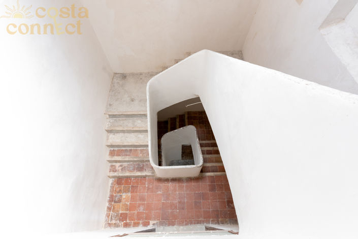 Image No.36-12 Bed Property for sale