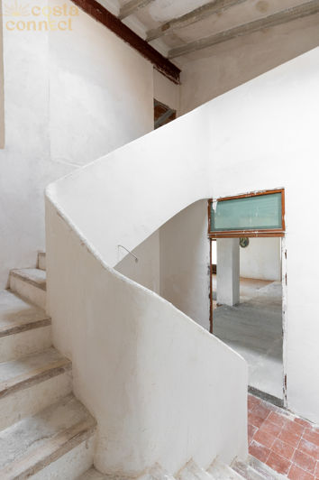 Image No.37-12 Bed Property for sale