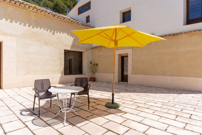 Image No.44-12 Bed Property for sale