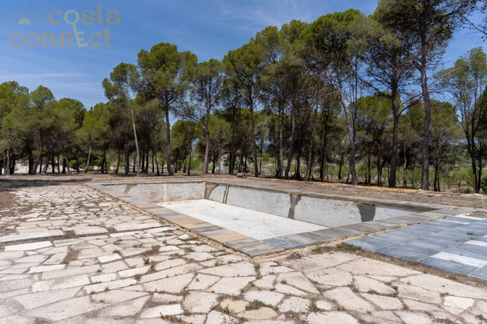 Image No.60-12 Bed Property for sale