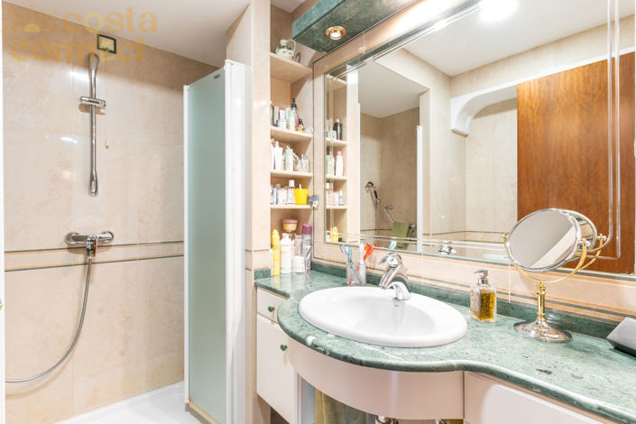 Image No.17-5 Bed Apartment for sale