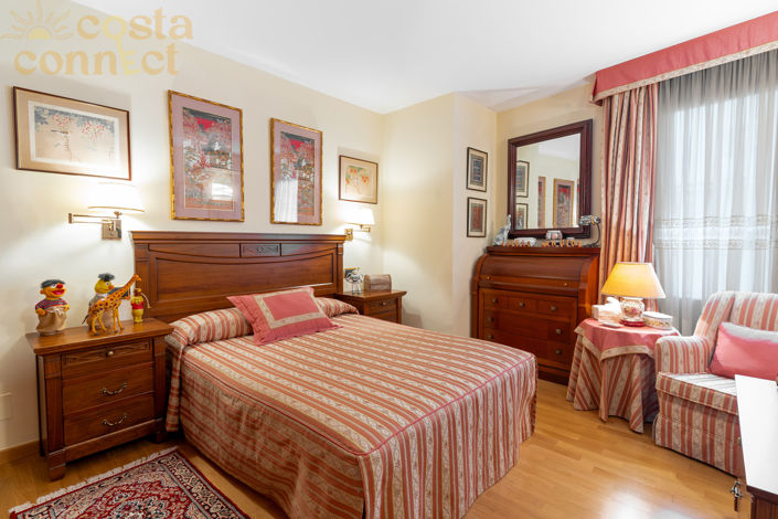 Image No.35-5 Bed Apartment for sale