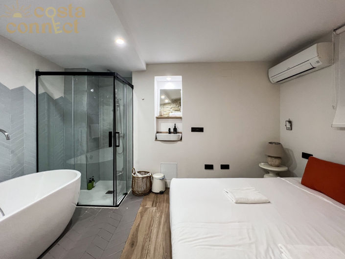 Image No.25-2 Bed Townhouse for sale