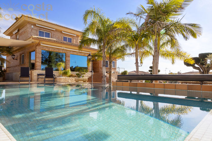 Image No.2-4 Bed Villa for sale