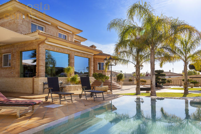 Image No.3-4 Bed Villa for sale