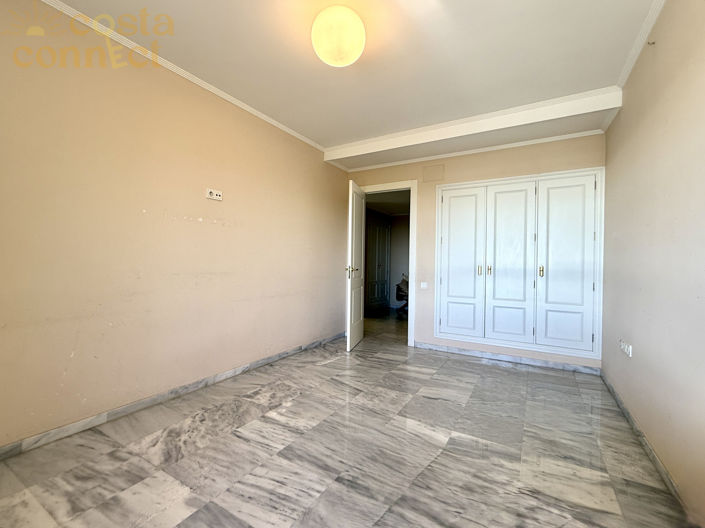 Image No.18-4 Bed Apartment for sale