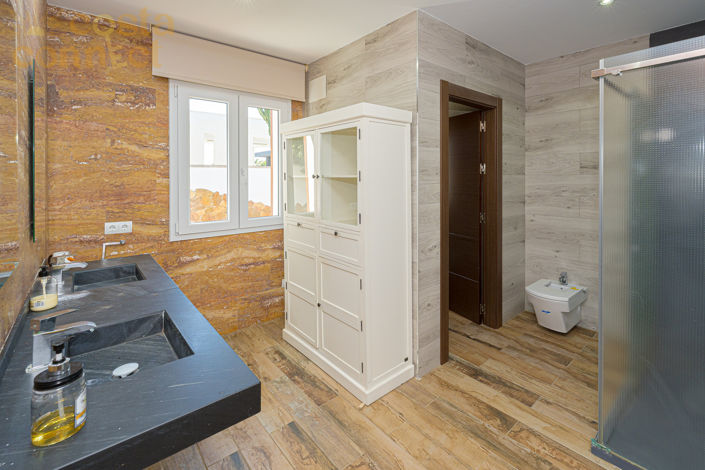 Image No.28-6 Bed Villa for sale