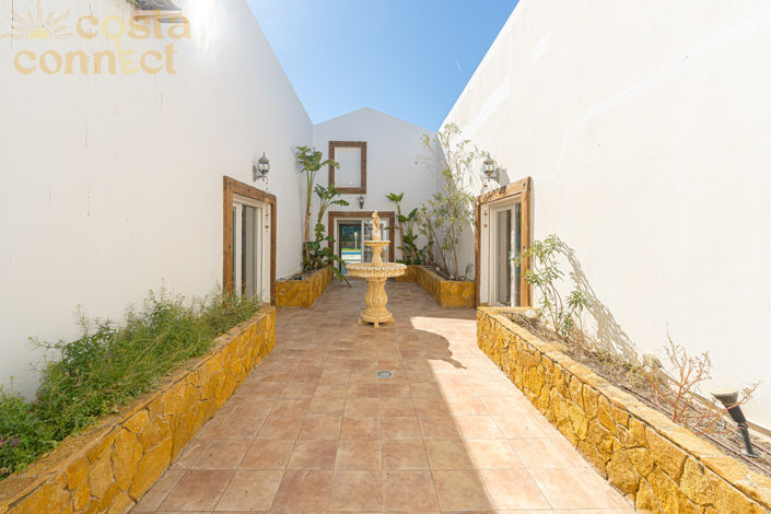 Image No.7-6 Bed Villa for sale