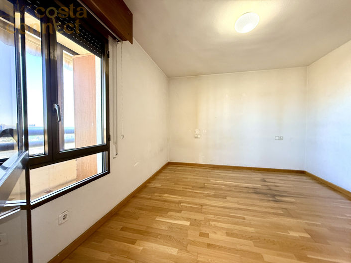 Image No.11-4 Bed Apartment for sale