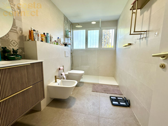 Image No.17-7 Bed Villa for sale