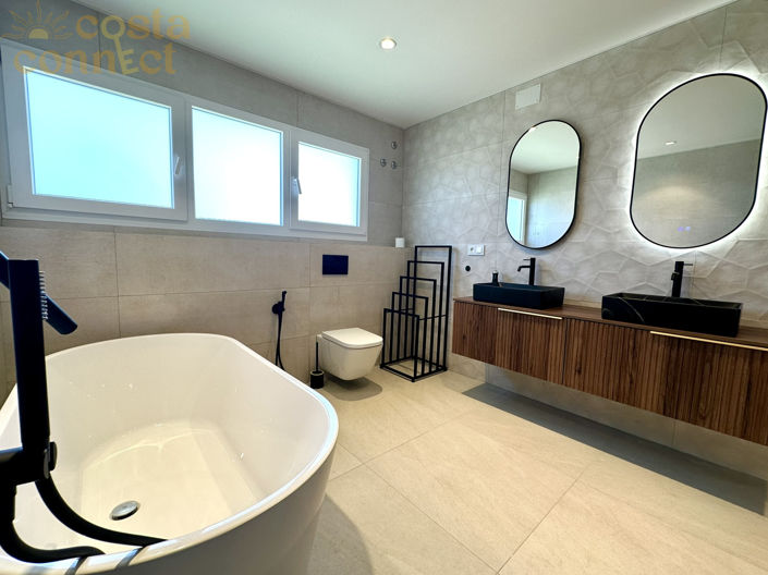 Image No.44-7 Bed Villa for sale