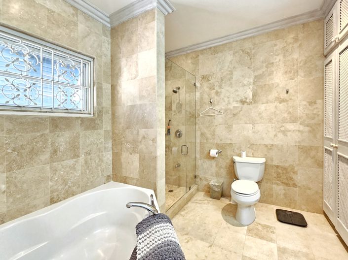 Image No.11-4 Bed Property for sale