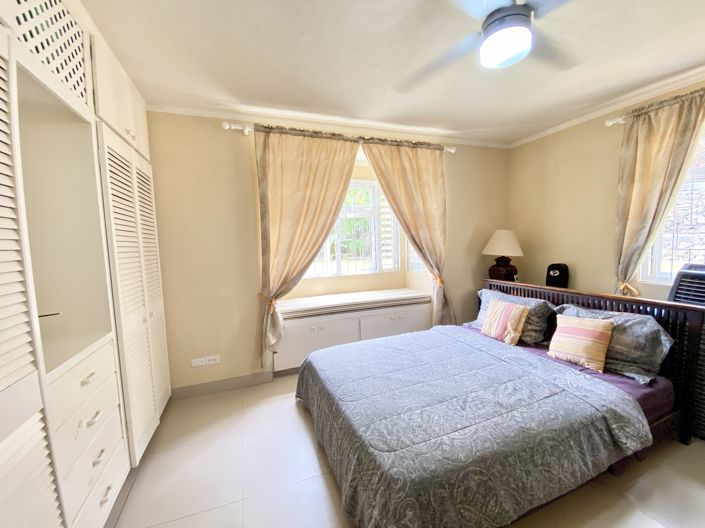 Image No.11-5 Bed Property for sale