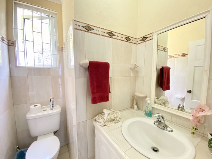 Image No.12-5 Bed Property for sale