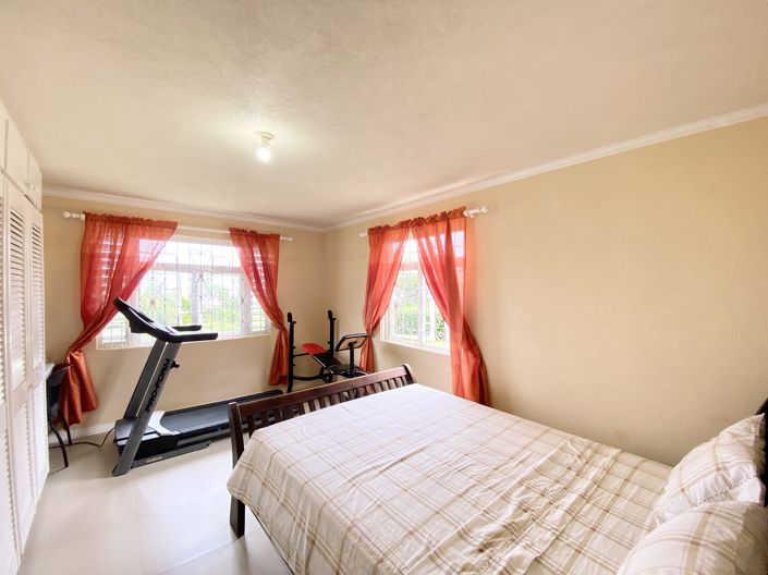 Image No.18-5 Bed Property for sale