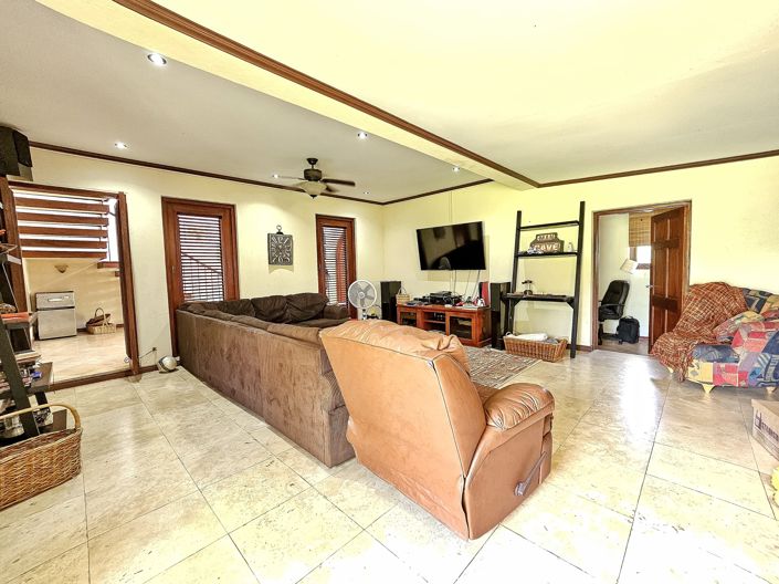 Image No.12-5 Bed Property for sale