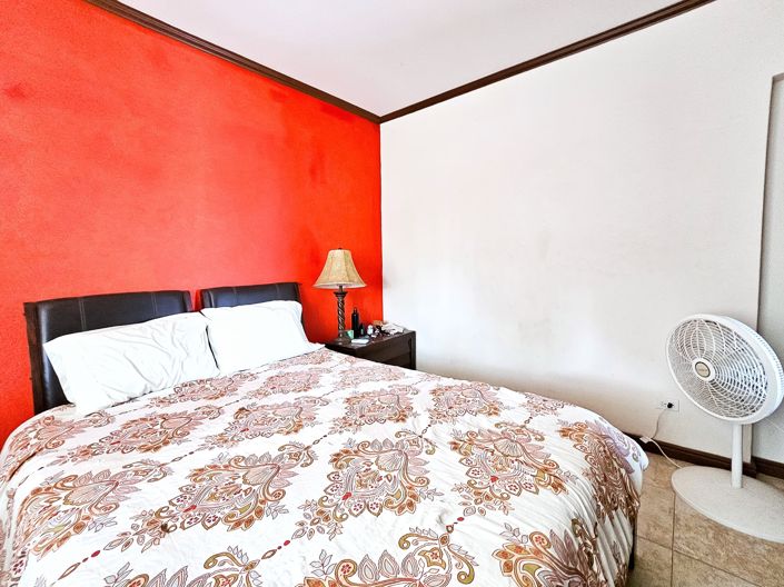 Image No.17-5 Bed Property for sale