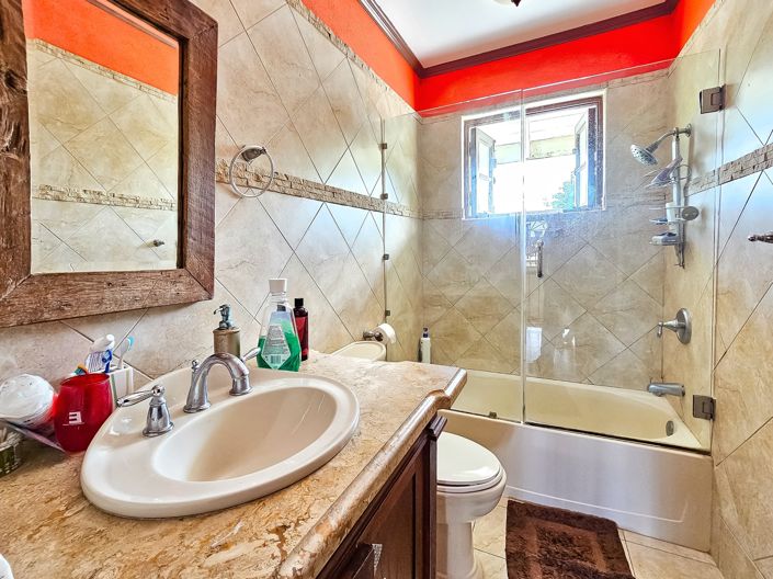 Image No.18-5 Bed Property for sale