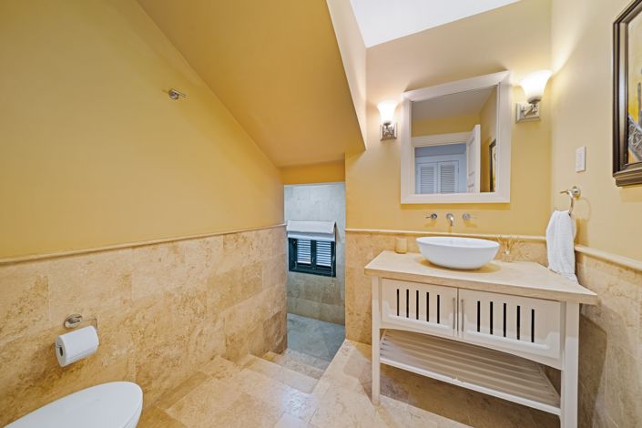 Image No.10-4 Bed Property for sale