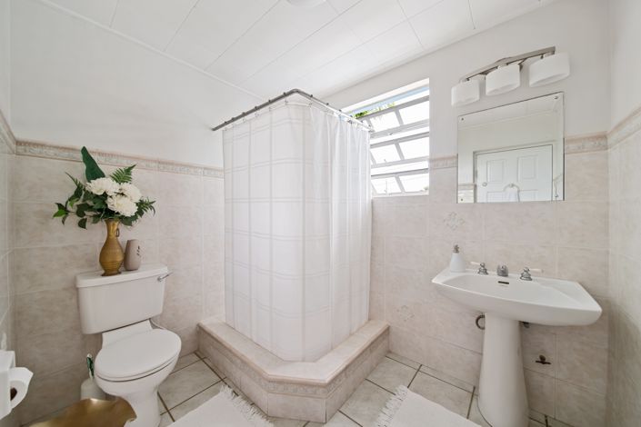 Image No.22-Propriété de 4 chambres à vendre à Christ Church