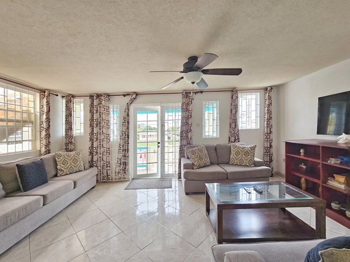 Image No.11-9 Bed Property for sale