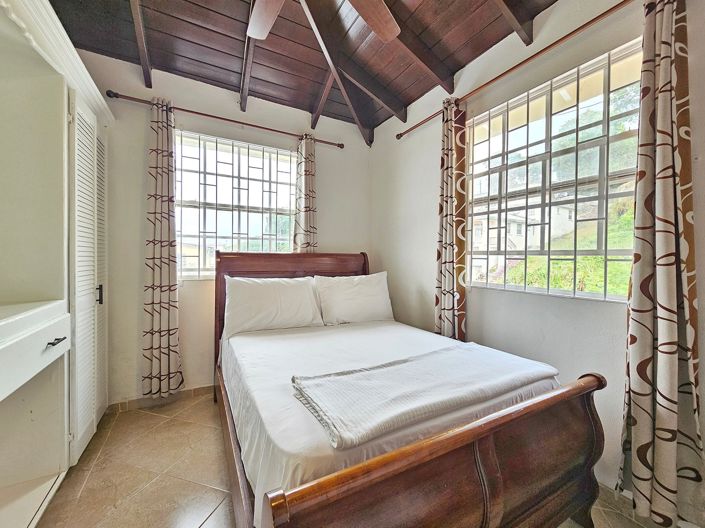 Image No.17-9 Bed Property for sale