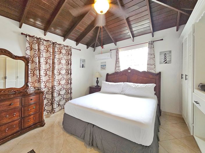 Image No.18-9 Bed Property for sale