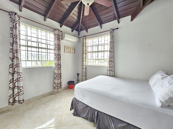 Image No.4-9 Bed Property for sale