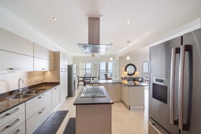 b1758fc4-1581-4208-a51a-333344fb73ba