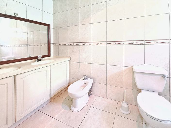 Image No.11-5 Bed House for sale