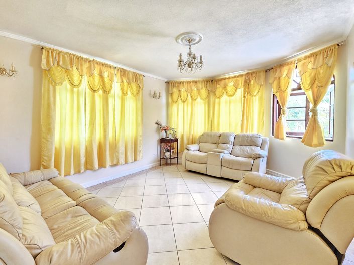 Image No.12-5 Bed House for sale