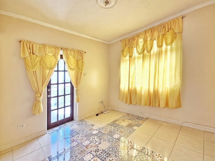 Image No.13-5 Bed House for sale