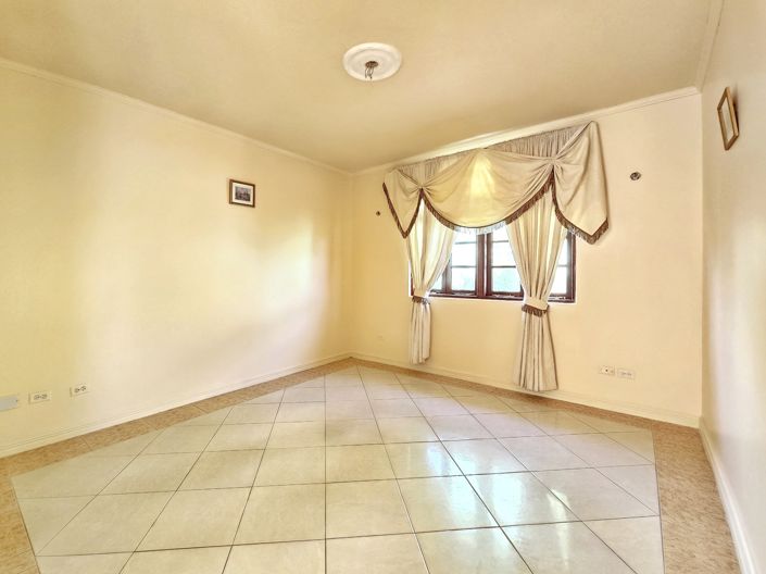 Image No.3-5 Bed House for sale