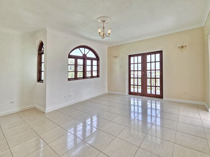 Image No.7-5 Bed House for sale