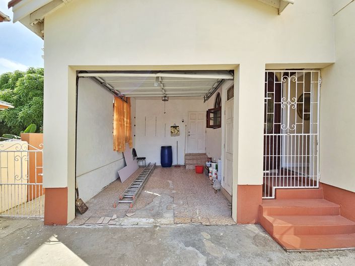 Image No.9-5 Bed House for sale