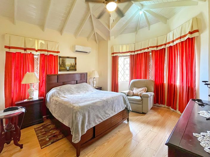 Image No.10-4 Bed House for sale