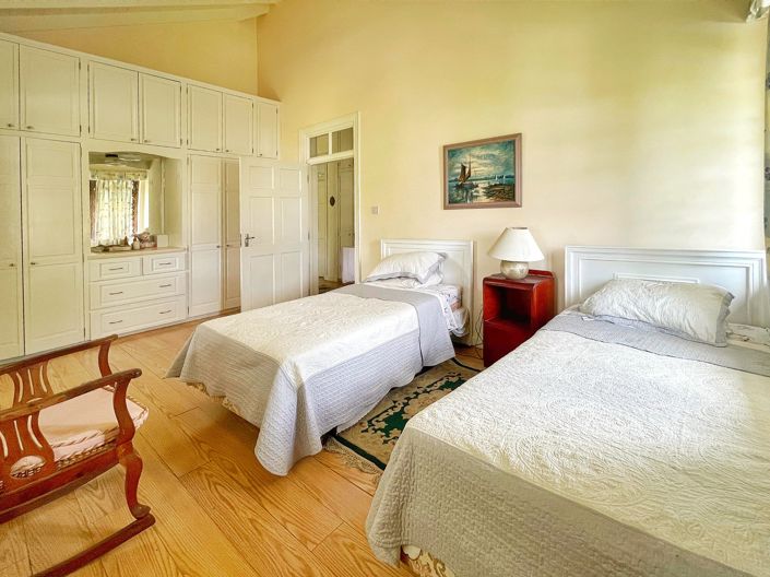 Image No.12-4 Bed House for sale