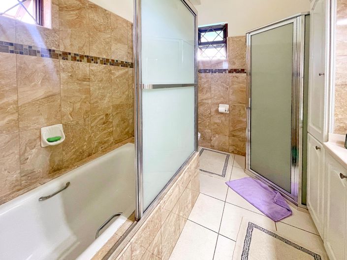 Image No.25-4 Bed House for sale