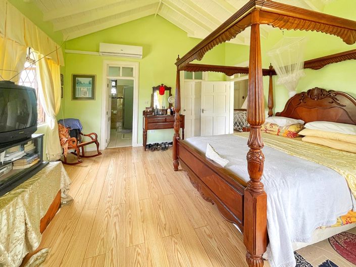 Image No.26-4 Bed House for sale