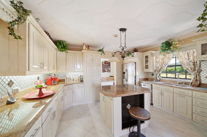 Image No.10-6 Bed House for sale