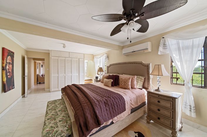 Image No.18-6 Bed House for sale