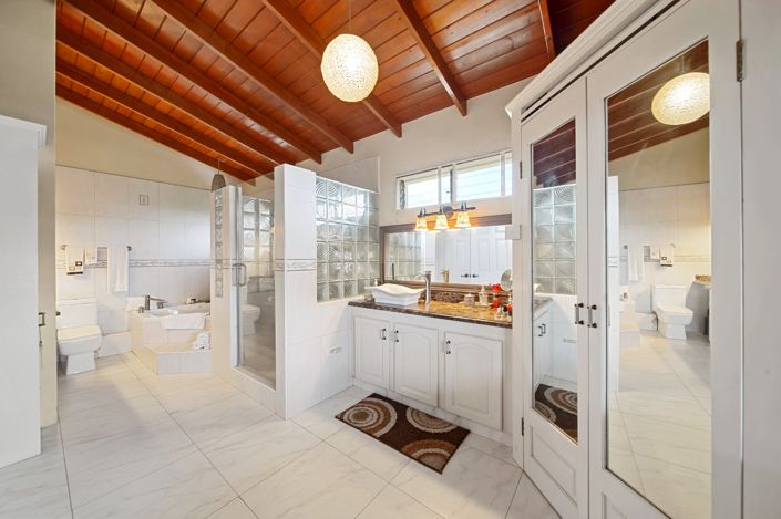 Image No.30-6 Bed House for sale